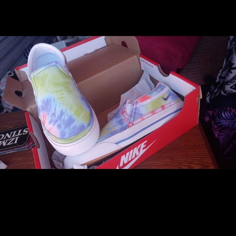 Nike court legacy sneakers brand new in box